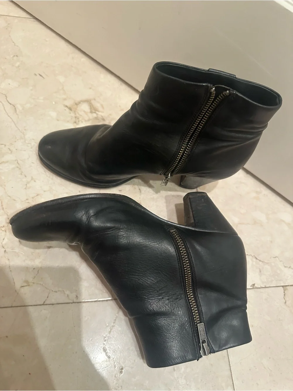 FRYE Phoebe Bootie Women's Side Zipper, Black Leather Ankle Boot Size 7.5